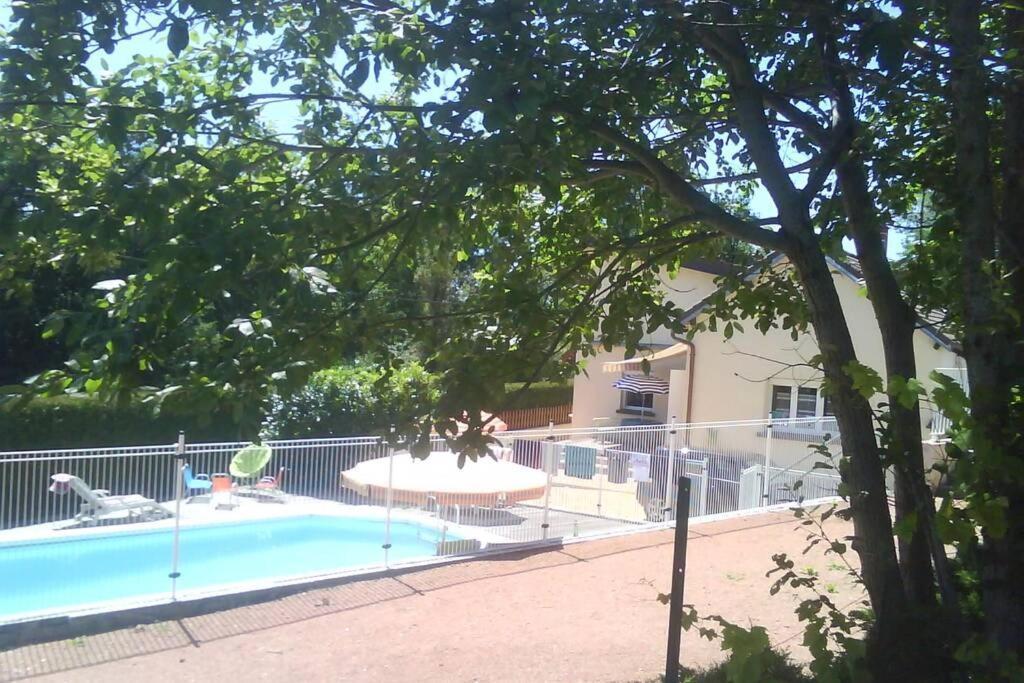 Maison/Gite Familial Dans Le Jura A 200M Du Lac Avec Piscine Privee Marigny  Bagian luar foto