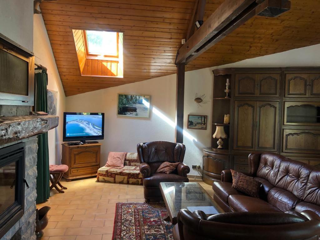 Maison/Gite Familial Dans Le Jura A 200M Du Lac Avec Piscine Privee Marigny  Bagian luar foto